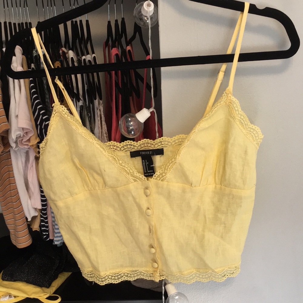 lace neckline croptop